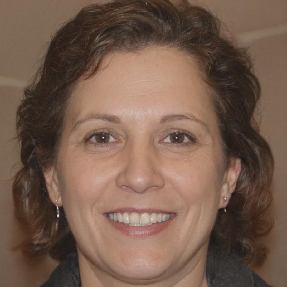 Ritratto di studentessa soddisfatta del percorso formativo in nail care